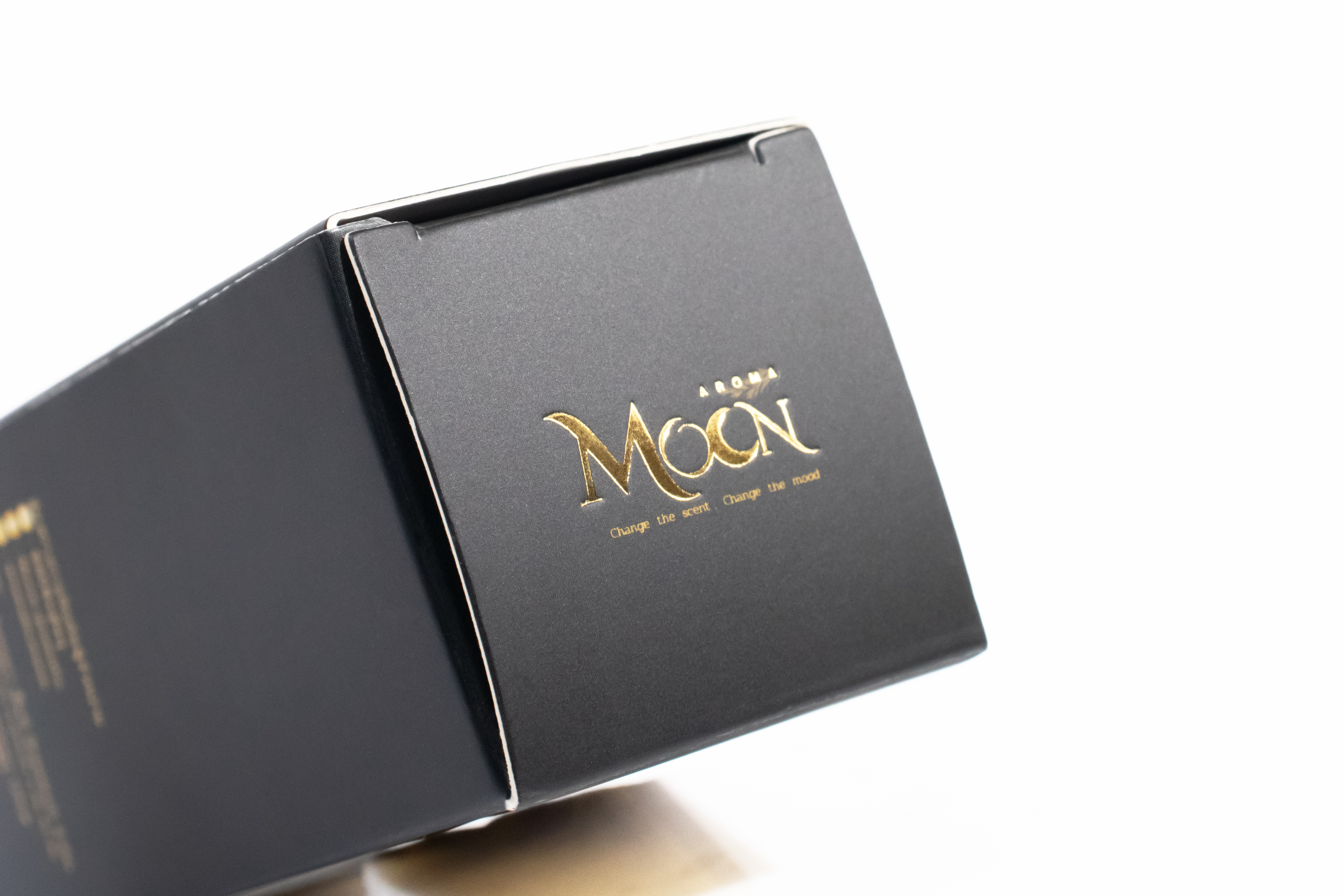 รูปตัวอย่างงานผลิตกล่องน้ำหอม MOON Aroma จาก Box Corner Art รูปที่ 6