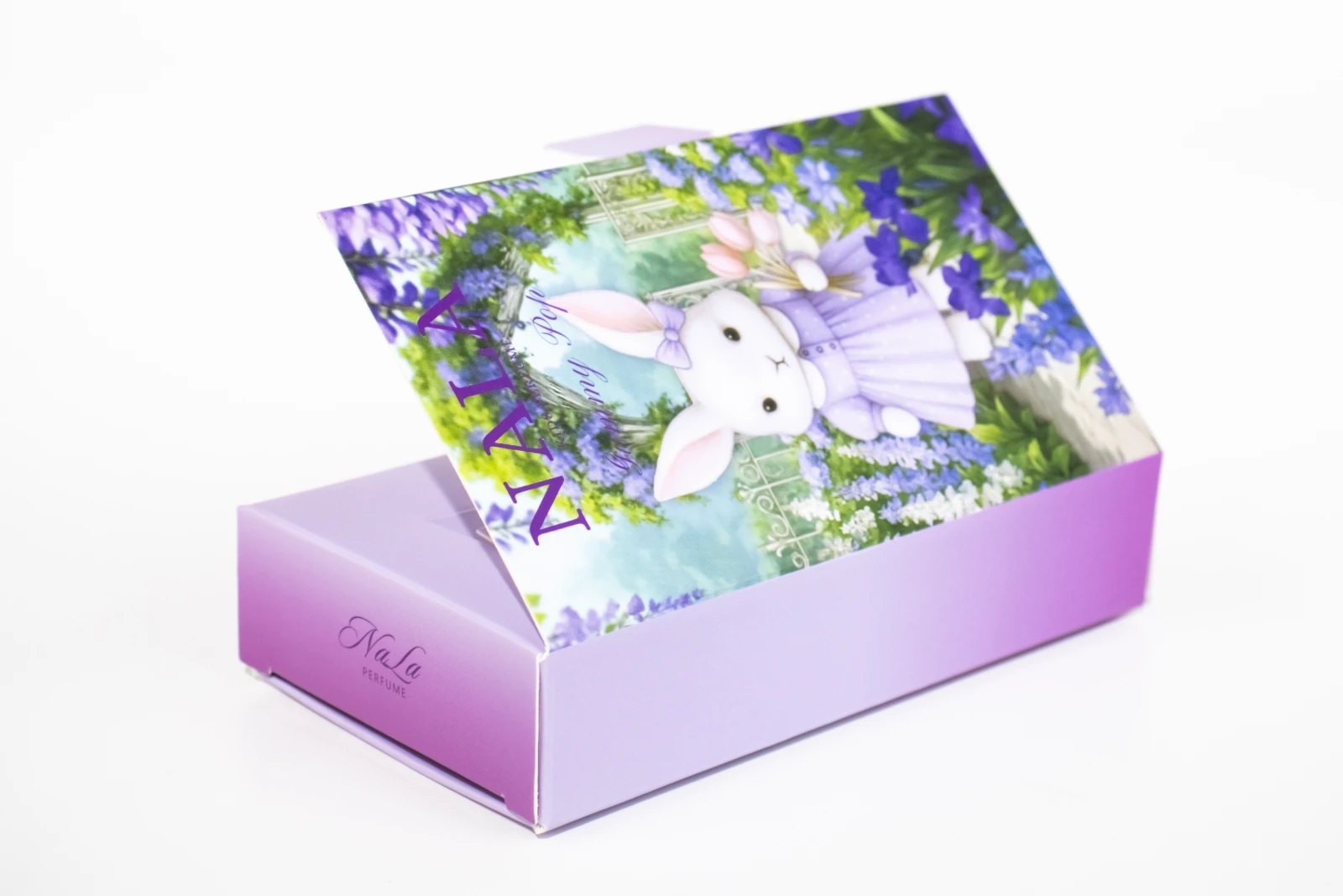 รูปตัวอย่างงานผลิตกล่องทรงสมุด NALA Kids Perfume Gummy Pop กล่องสมุดฝาเสียบ จาก Box Corner Art รูปที่ 6